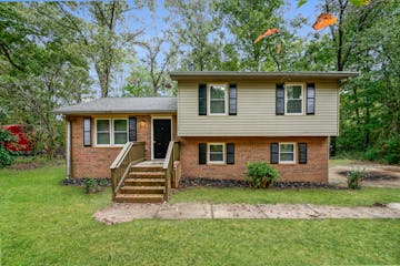 40 DERBY COUNTRY DR ELLENWOOD, GA 30294